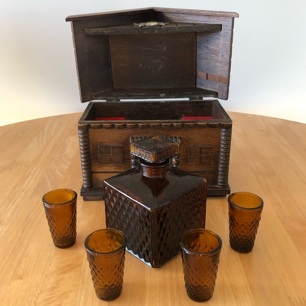Vintage S.Sper Bijou Amber Decanter and shot glass liquor chest